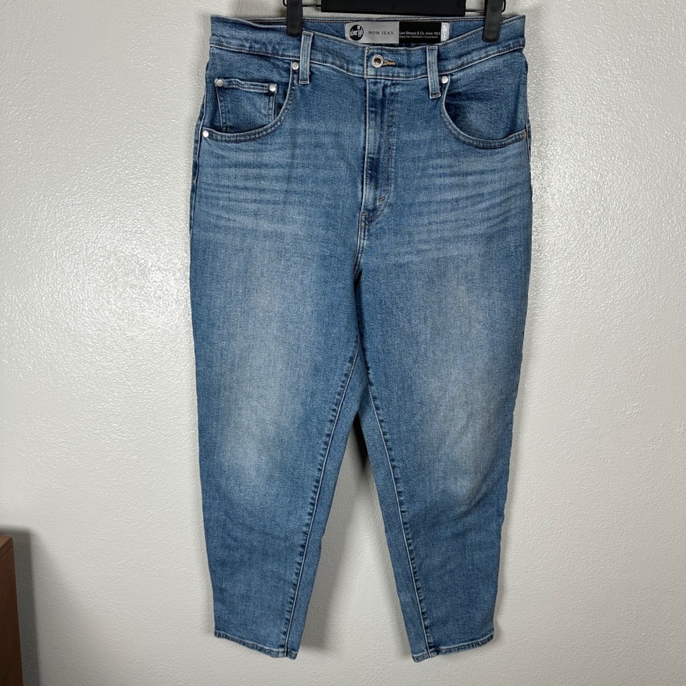 Levi's SilverTab Mom Jeans Womens Size 32x27 Medium Wash High Rise Tapered‎ Leg